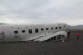 Carcasse de DC3 sur la plage.