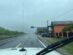 Sous la pluie.